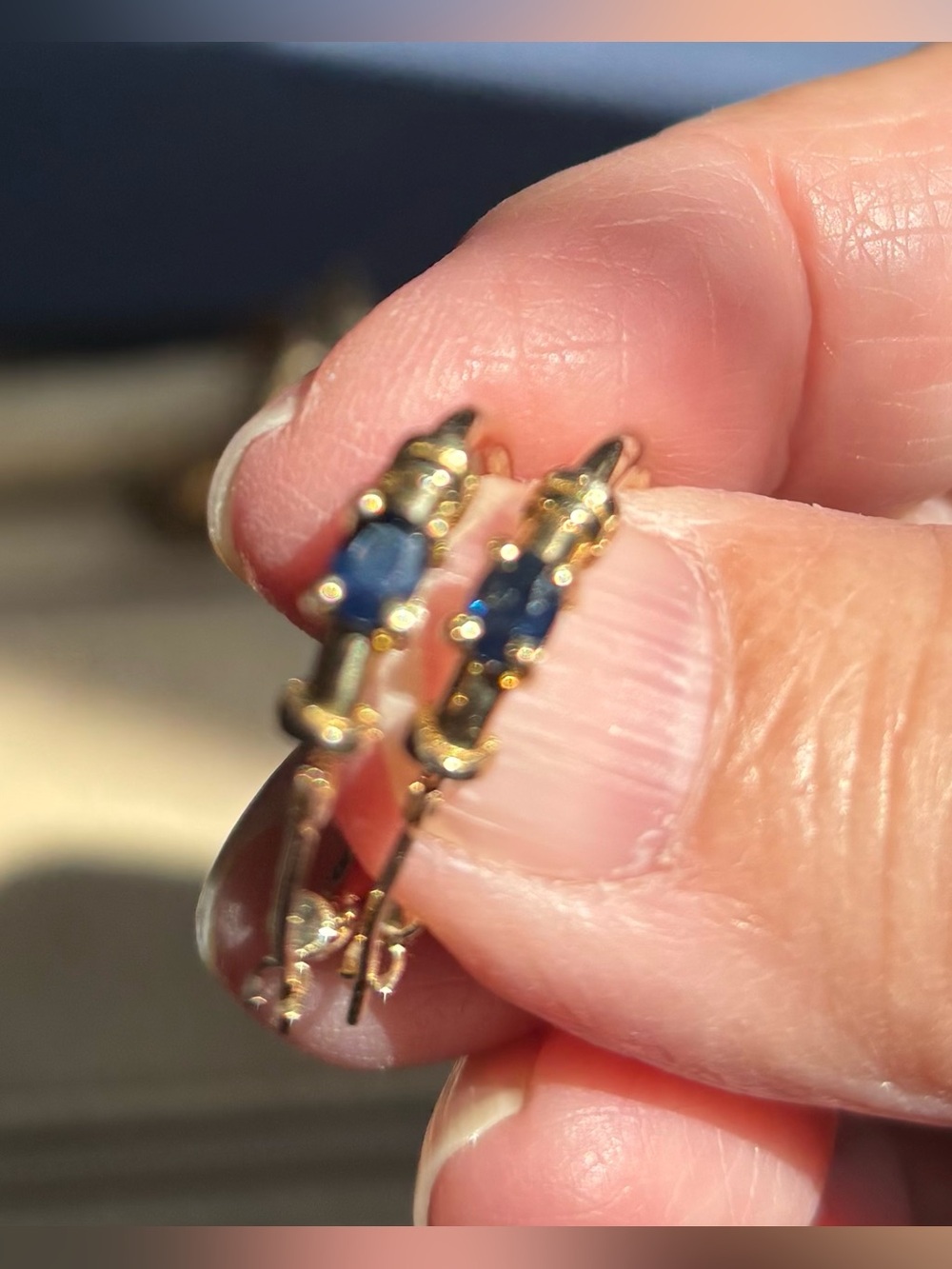 10k Solid Gold Hoop Earrings With Sapphire.